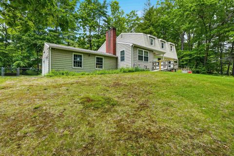 Photo of 17 Rolling Ridge Road, Windham, NH 03087 (MLS # 5092014)