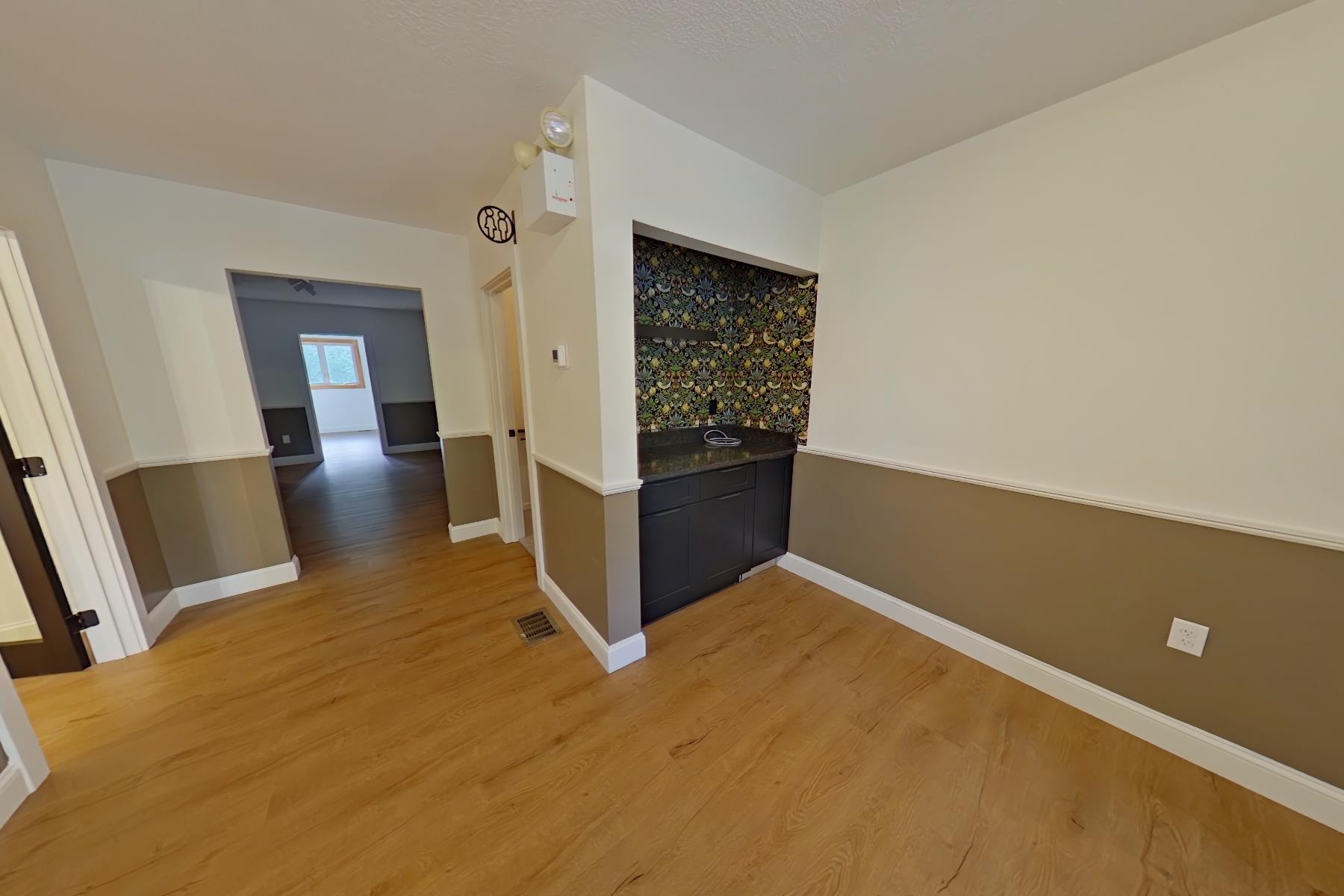 5 L Northern Boulevard 7