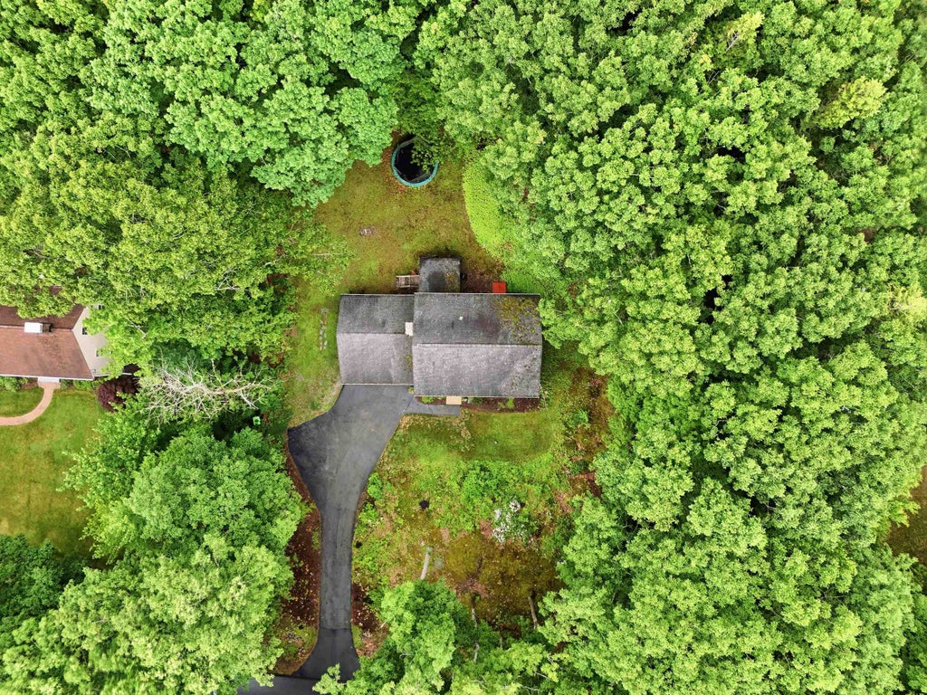 Photo of 47 Beaver Lane, Bedford, NH 03110 (MLS # 5095788)