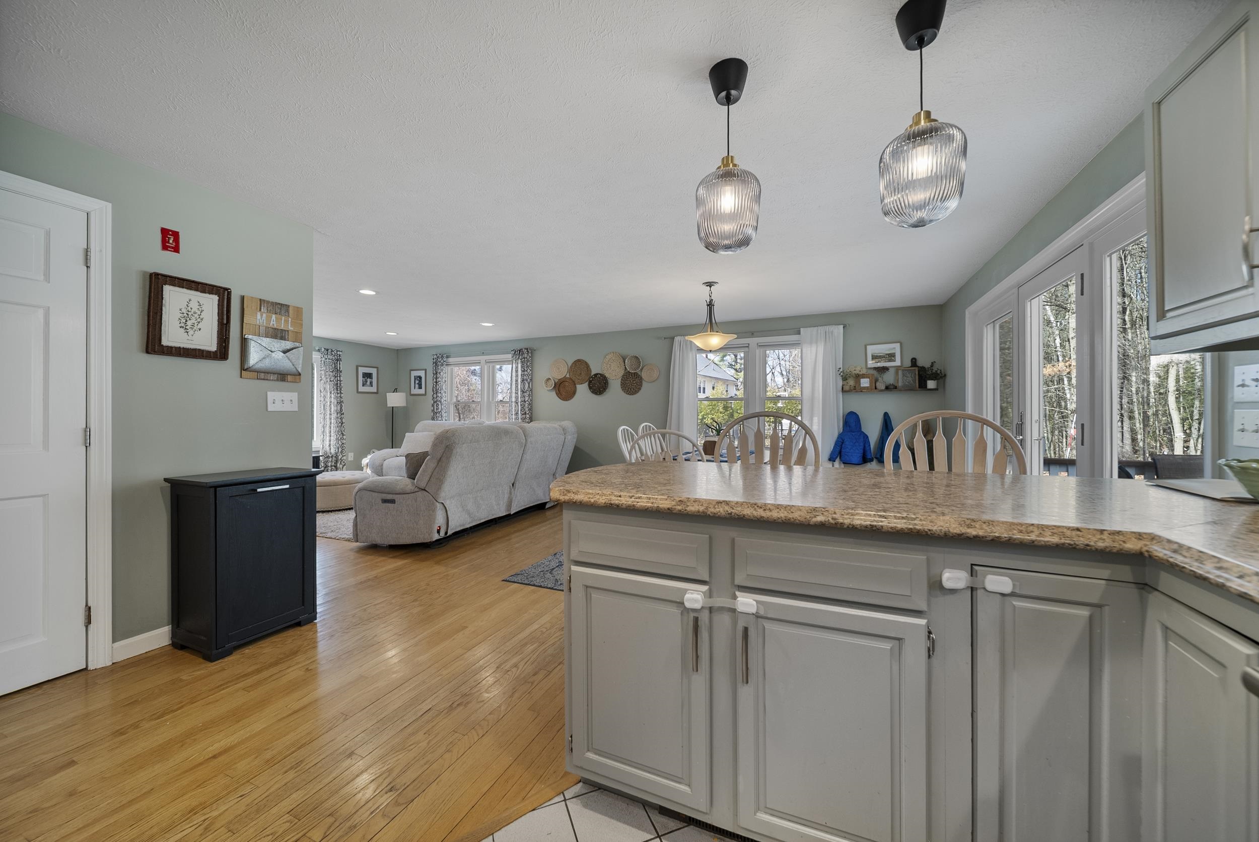916 River Road