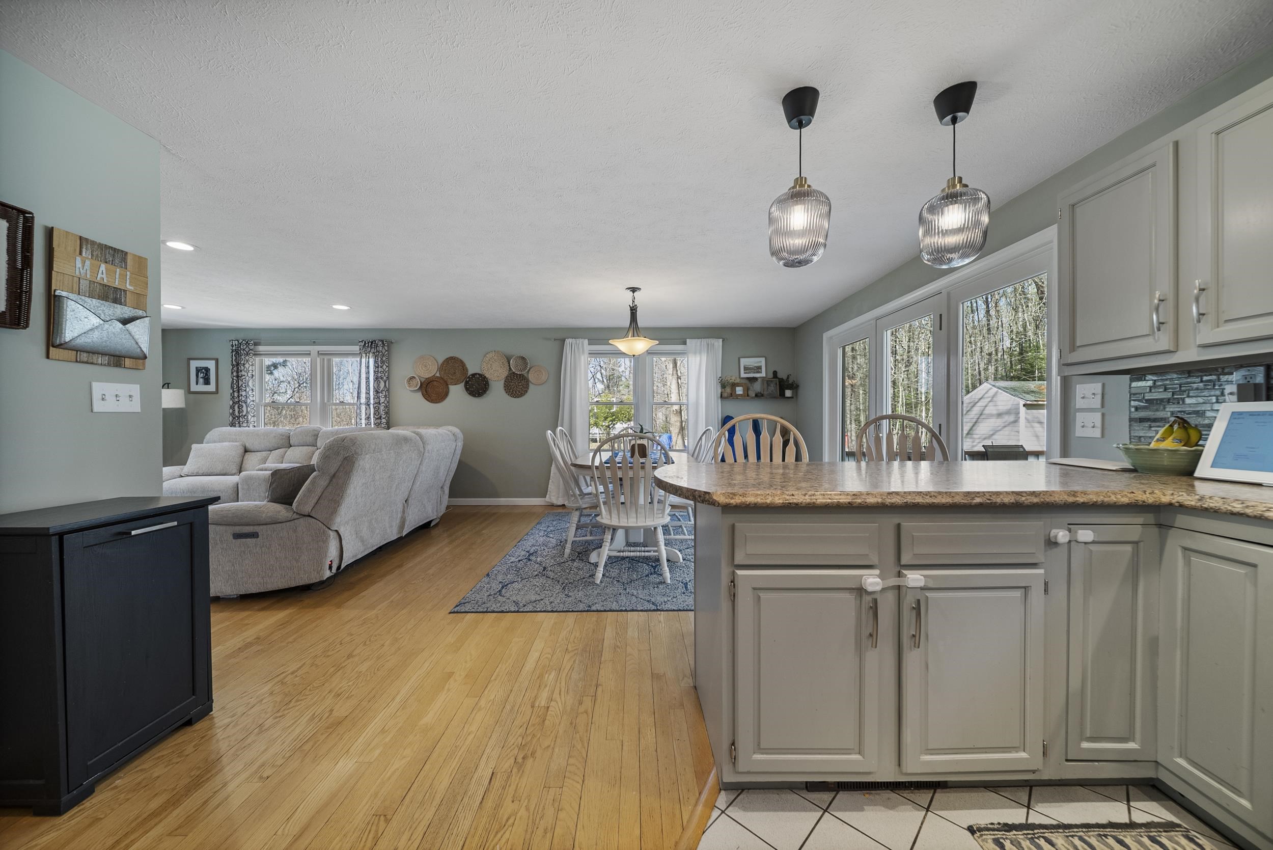 916 River Road