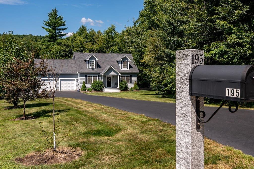 Photo of 195 Ridgetop Lane, Henniker, NH 03242 (MLS # 5106111)