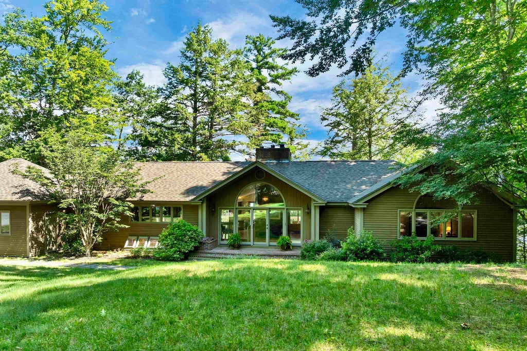 Photo of 6 Wyanoke Gate Lane, Wolfeboro, NH 03894 (MLS # 5100917)