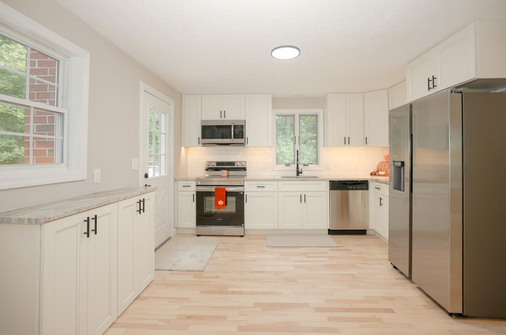 Photo of 14 Richard Court, Raymond, NH 03077 (MLS # 5110630)