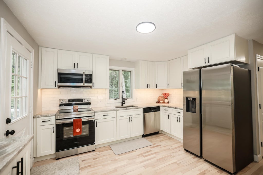 Photo of 14 Richard Court, Raymond, NH 03077 (MLS # 5110630)