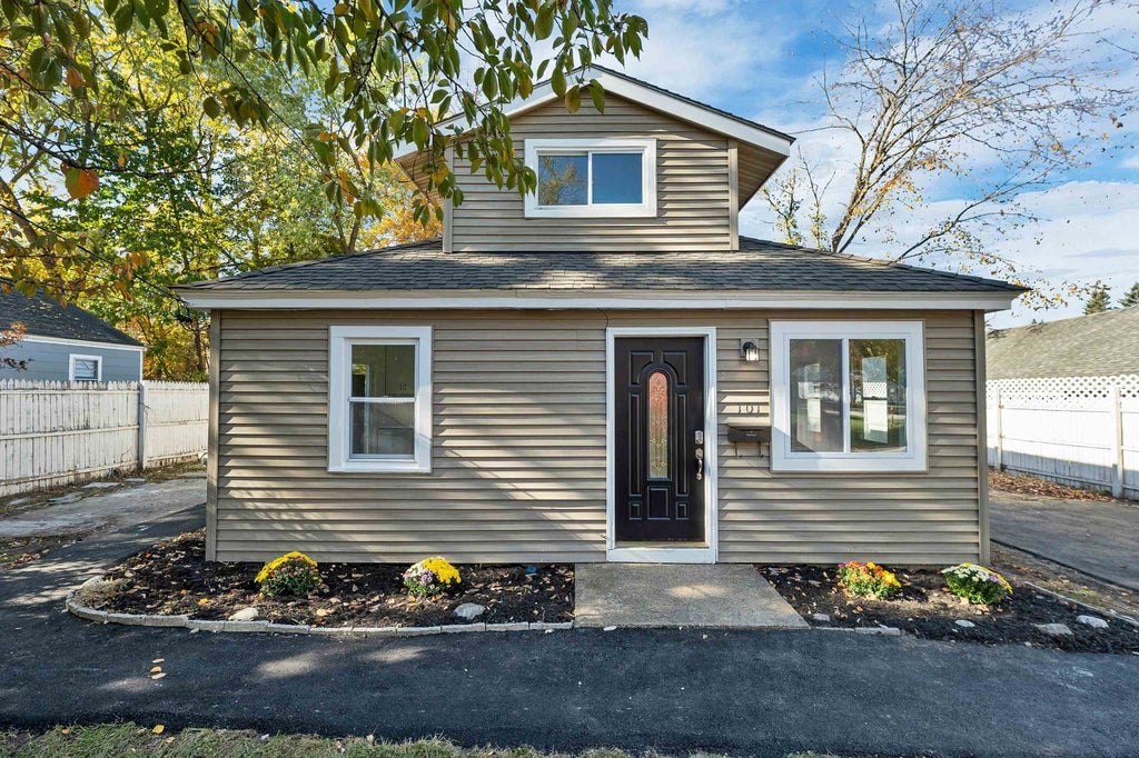 Photo of 101 Ruth Avenue, Manchester, NH 03109 (MLS # 5115745)