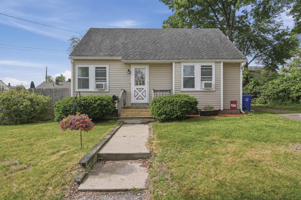 Photo of 40 Mcguigan Avenue, Manchester, NH 03103 (MLS # 5095196)