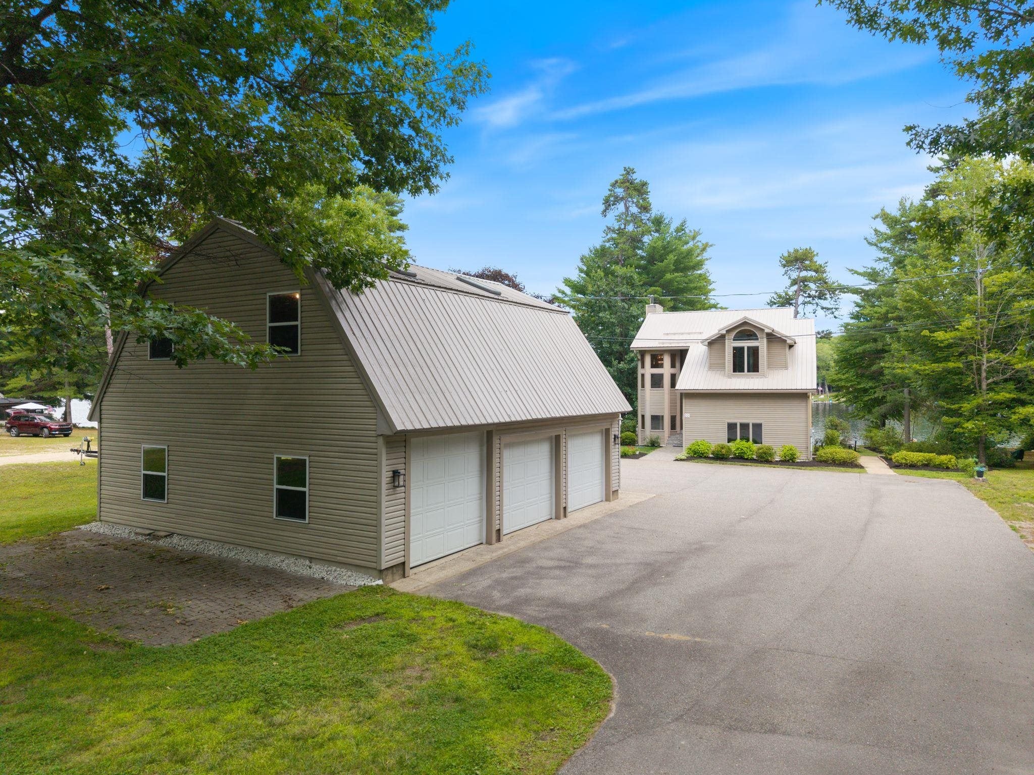 22 Lakeside Drive