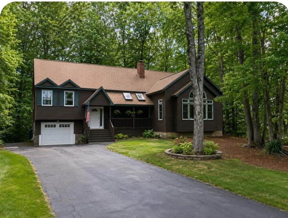 Photo of 14 Shasta Drive, Londonderry, NH 03053 (MLS # 5107239)