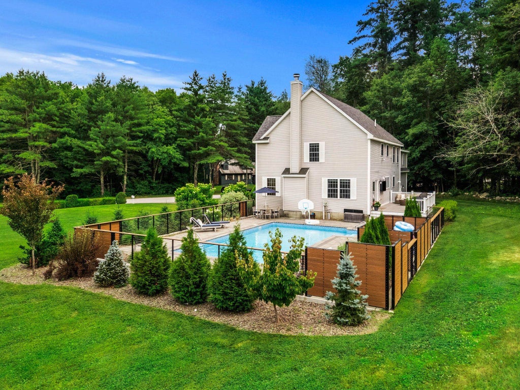 Photo of 8 Leni Road, Windham, NH 03087 (MLS # 5101380)