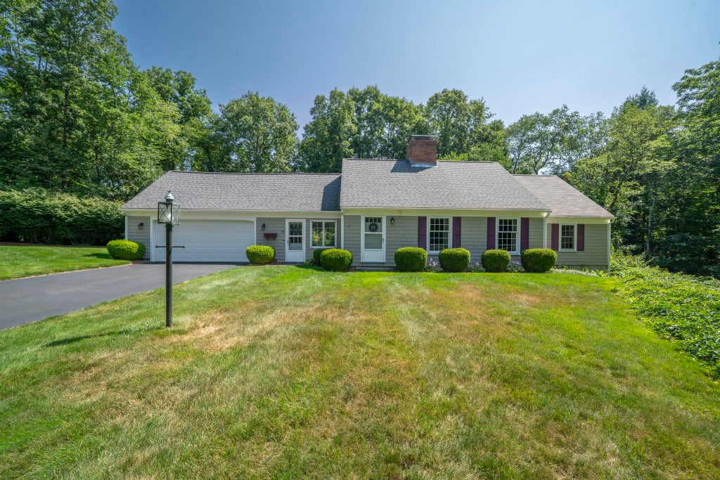 Photo of 184 Nashua Road, Bedford, NH 03110 (MLS # 5107319)
