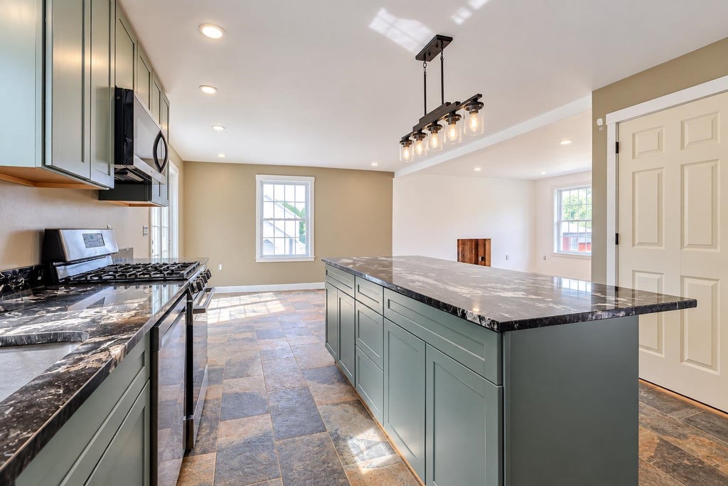 Photo of 8 Blaisdell Court, Raymond, NH 03077 (MLS # 5098504)