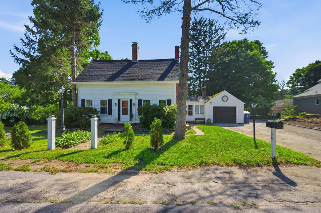 Photo of 125 Main Street, Plaistow, NH 03865 (MLS # 5104169)