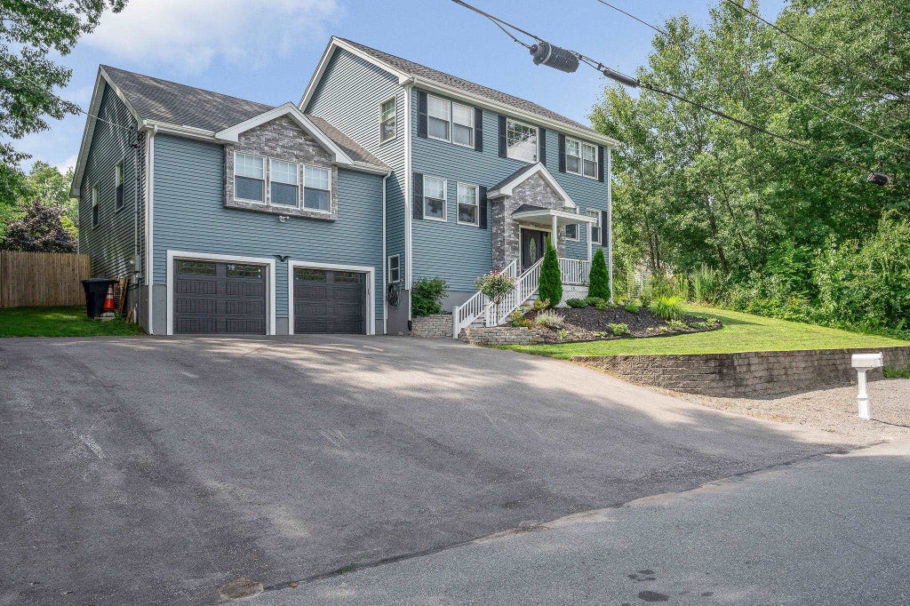 Photo of 38 Theresa Avenue, Salem, NH 03079 (MLS # 5104667)