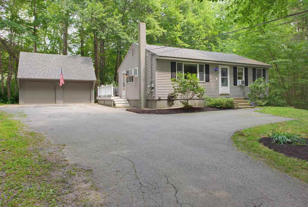 Photo of 41 John Street, Raymond, NH 03077 (MLS # 5102394)