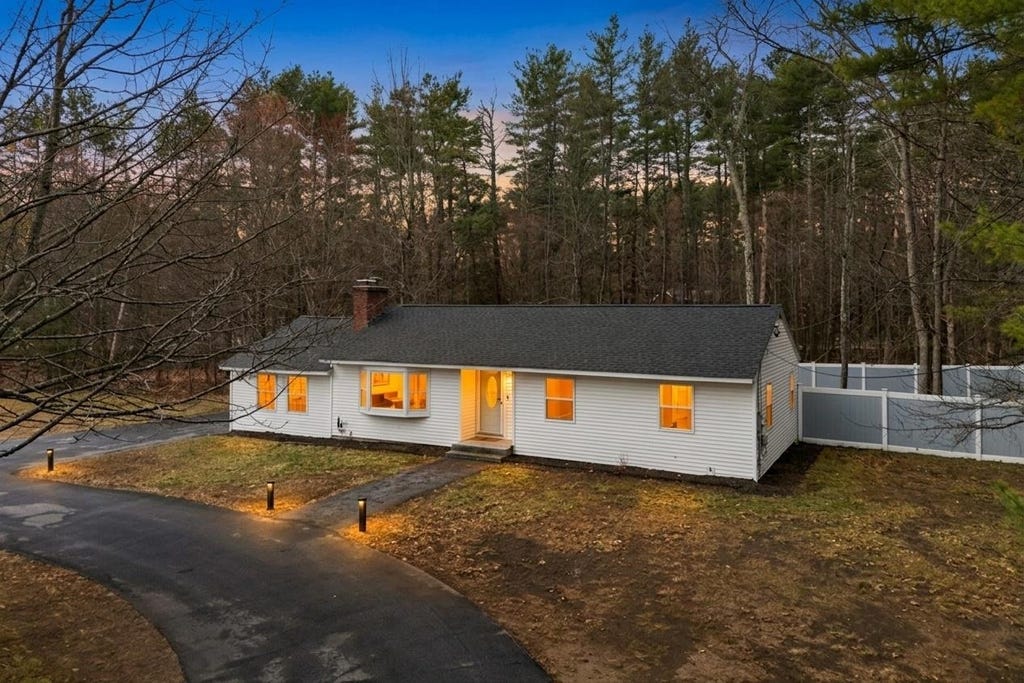 Photo of 33 State Route 101A, Amherst, NH 03031 (MLS # 5085658)