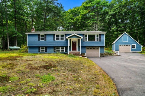 Photo of 12 Woodcrest Drive, Hudson, NH 03051 (MLS # 5111960)