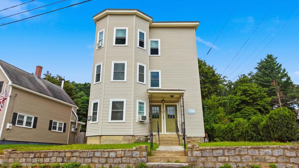 Photo of 61 B Street, Manchester, NH 03102 (MLS # 5106745)