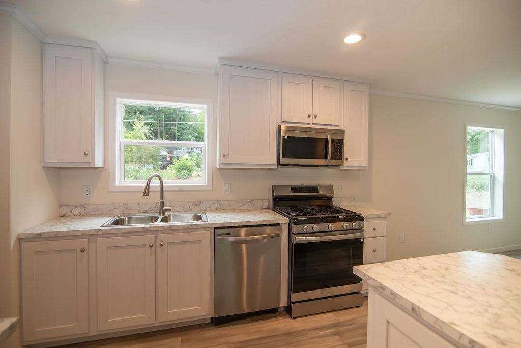 Photo of 9 Cartwright Drive, Londonderry, NH 03053 (MLS # 5109255)