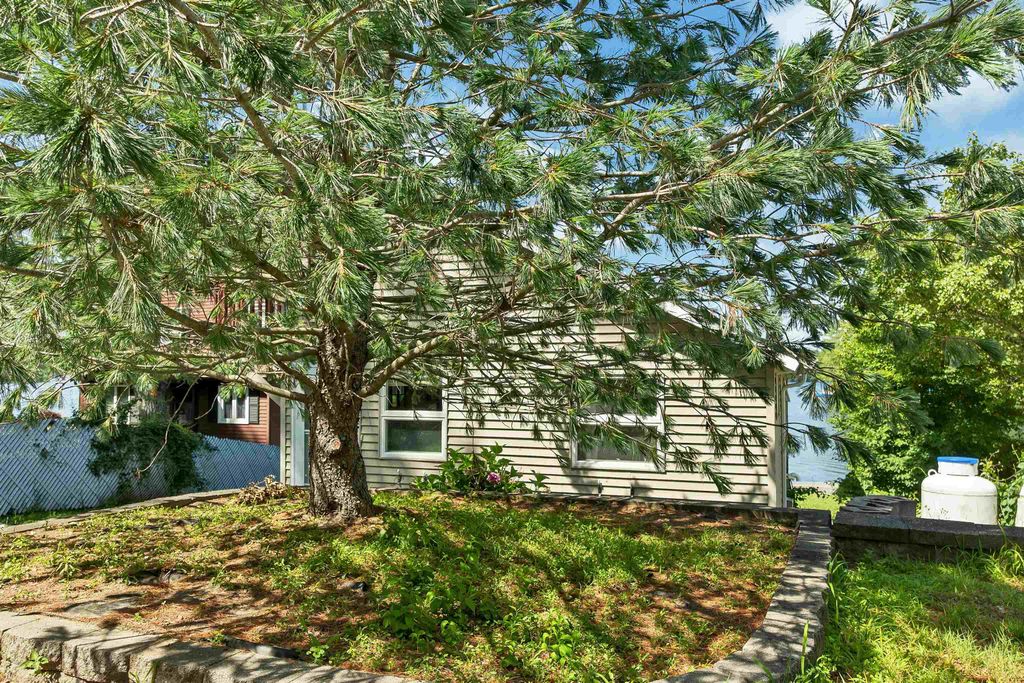 Photo of 93 Conleys Grove Road, Derry, NH 03038 (MLS # 5101036)