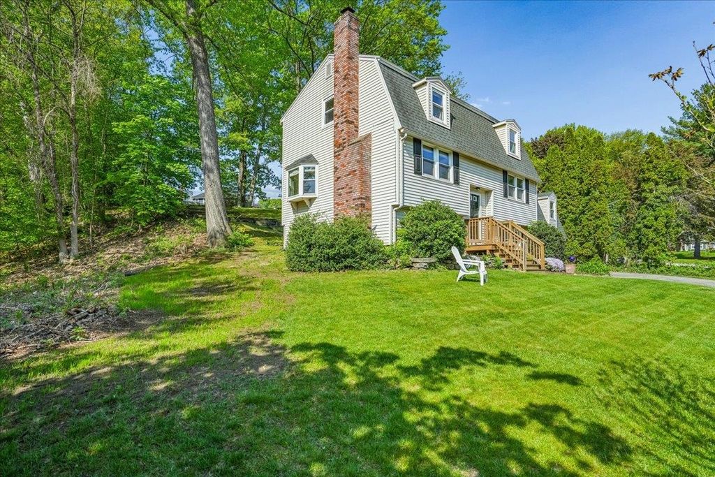 Photo of 6 Nutmeg Drive, Nashua, NH 03062 (MLS # 5090107)