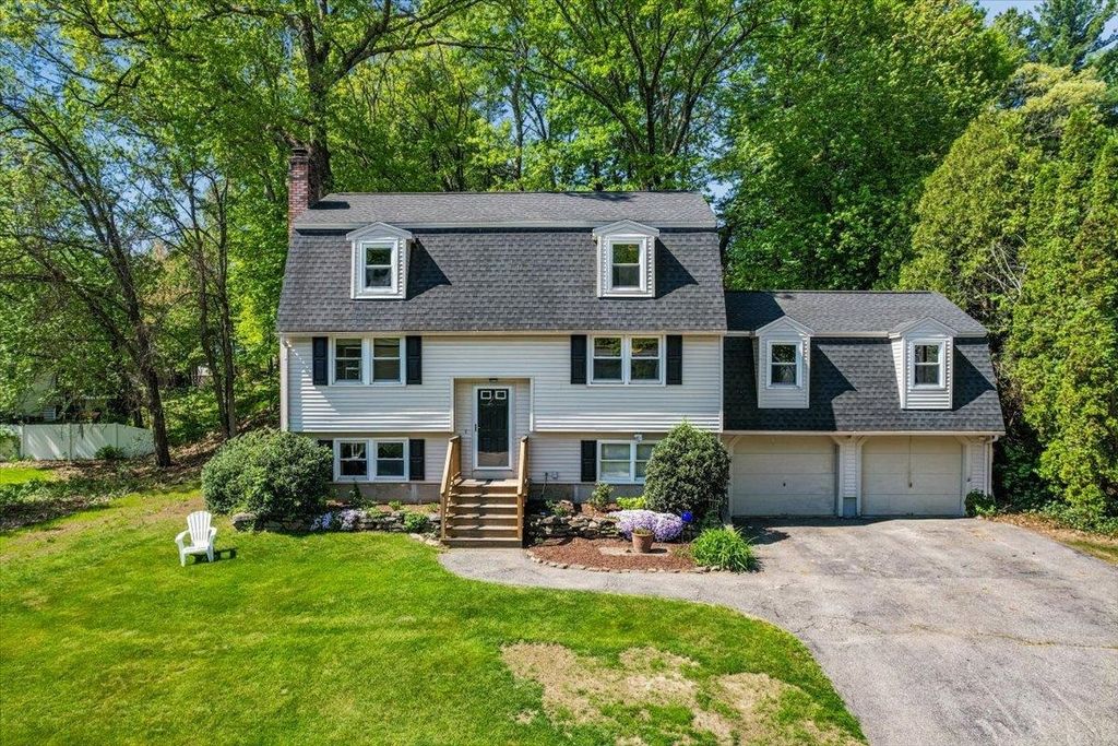 Photo of 6 Nutmeg Drive, Nashua, NH 03062 (MLS # 5090107)