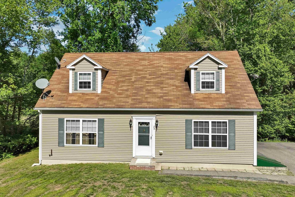 Photo of 29 Lawrence Road, Salem, NH 03079 (MLS # 5093023)