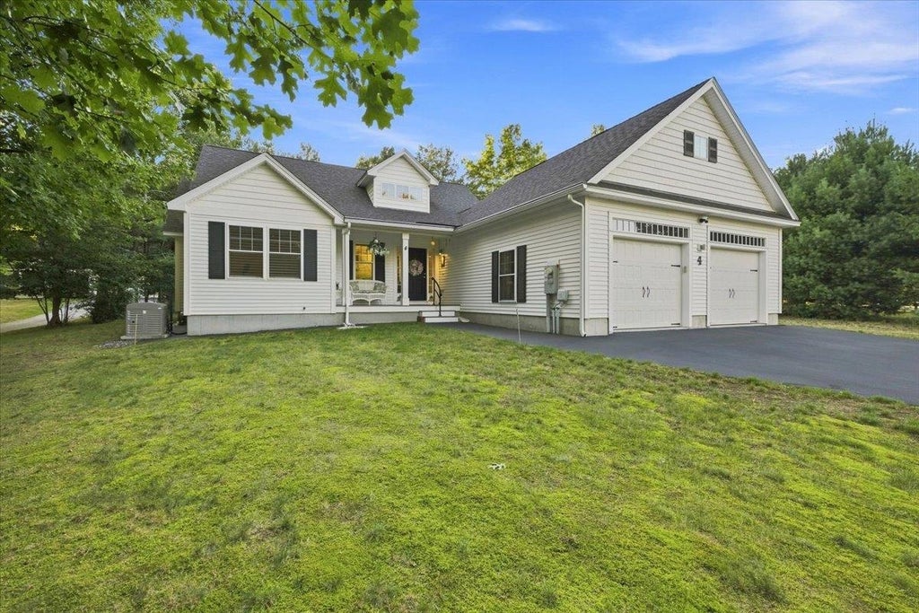 Photo of 4 Sunningdale Drive, Somersworth, NH 03878 (MLS # 5107661)