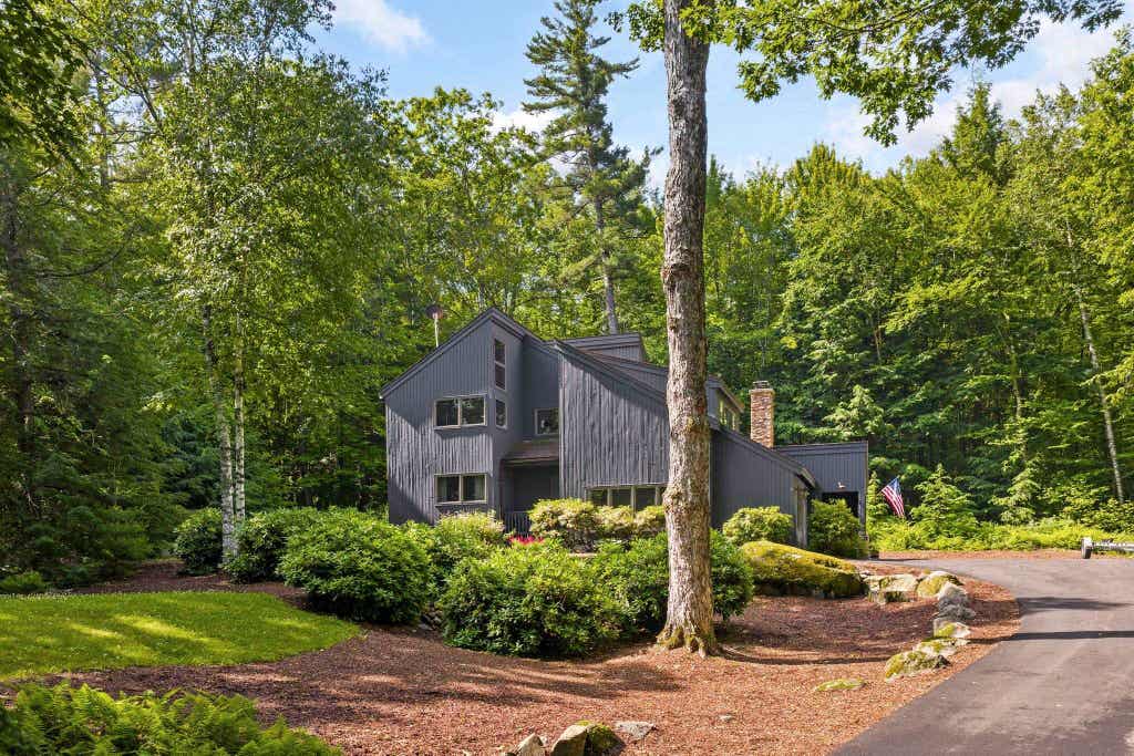 Photo of 52 Upper Bay Road, Sunapee, NH 03782 (MLS # 5097356)