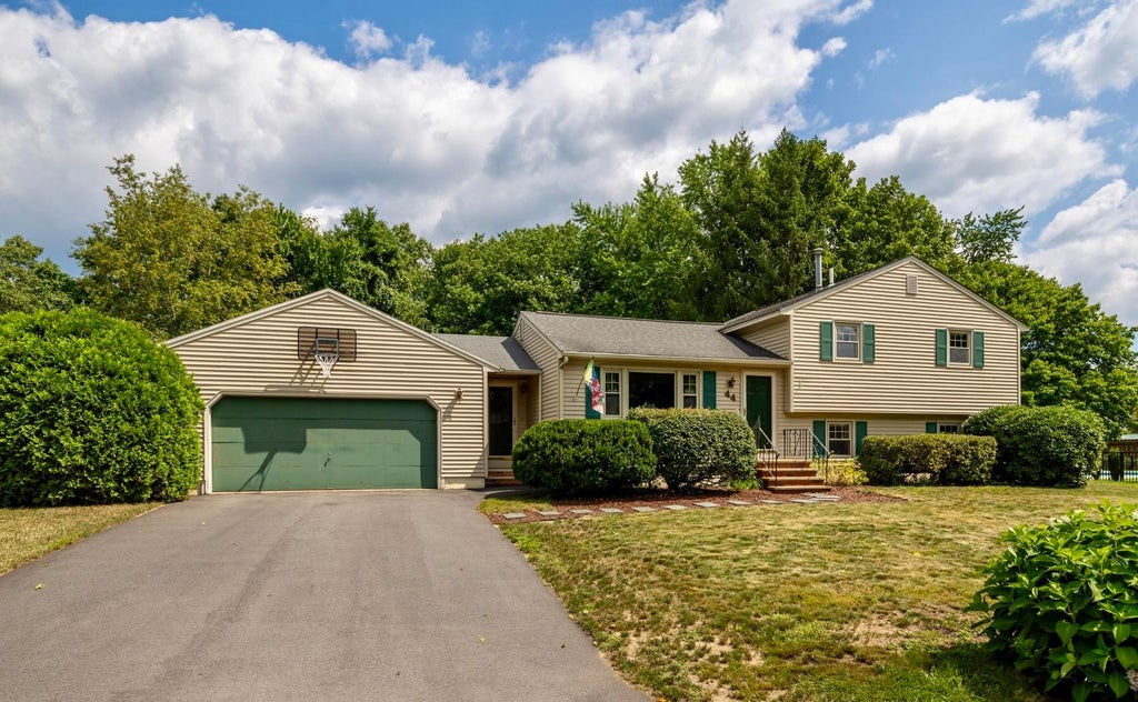 Photo of 44 Toftree Lane, Dover, NH 03820 (MLS # 5104775)