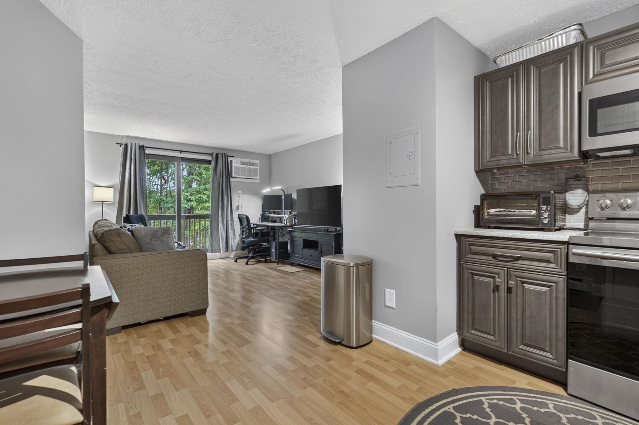 60 Old Hackett Hill Road 2H