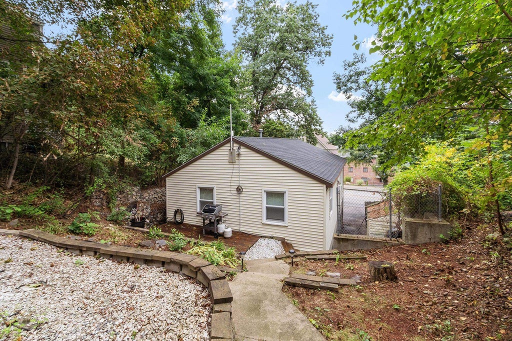 Photo of 786 Mammoth Road, Manchester, NH 03104 (MLS # 5108663)