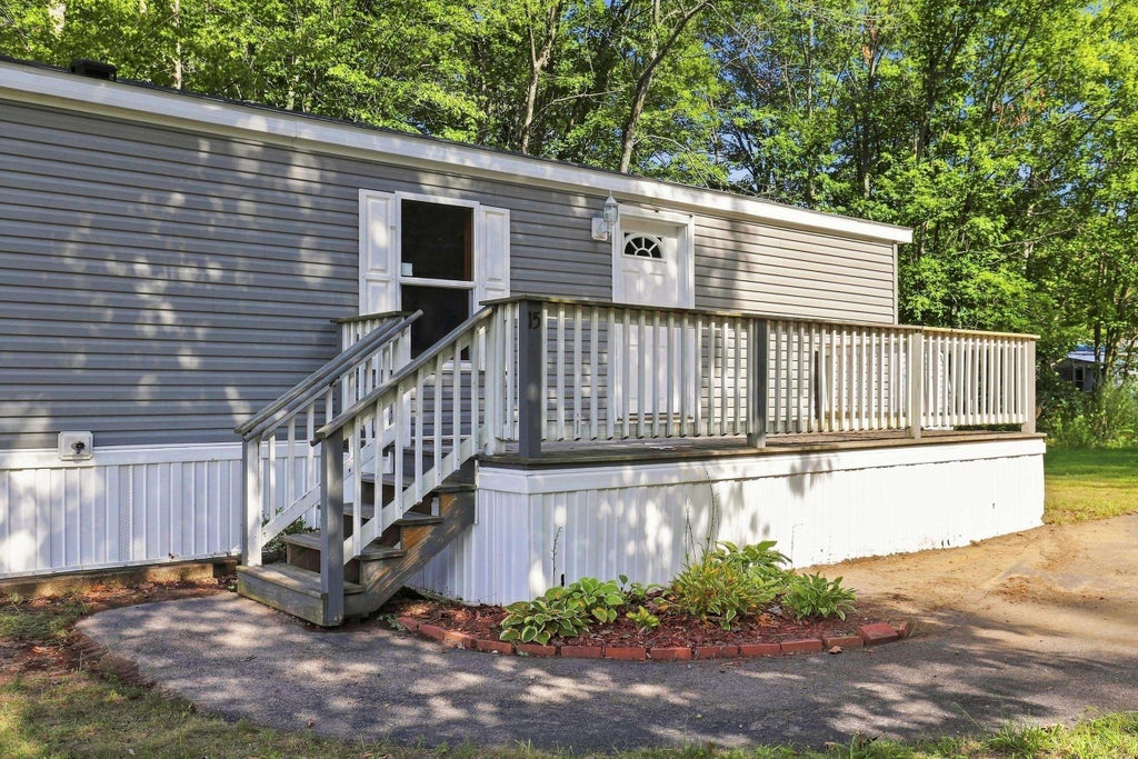 Photo of 15 Roland Drive, Allenstown, NH 03275 (MLS # 5106999)
