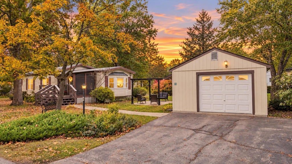 Photo of 10 Village Drive, Raymond, NH 03077 (MLS # 5113908)
