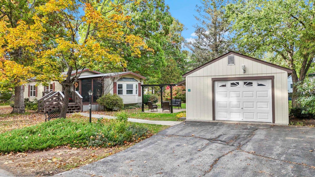 Photo of 10 Village Drive, Raymond, NH 03077 (MLS # 5113908)