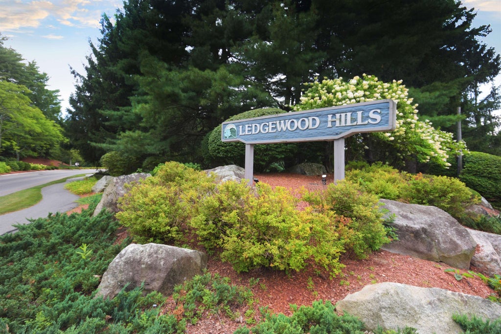 Photo of 42 Dogwood Drive, Nashua, NH 03062 (MLS # 5108120)
