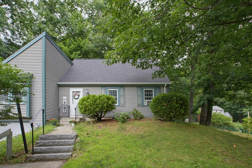 Photo of 21 Shelburne Road, Nashua, NH 03063 (MLS # 5101686)
