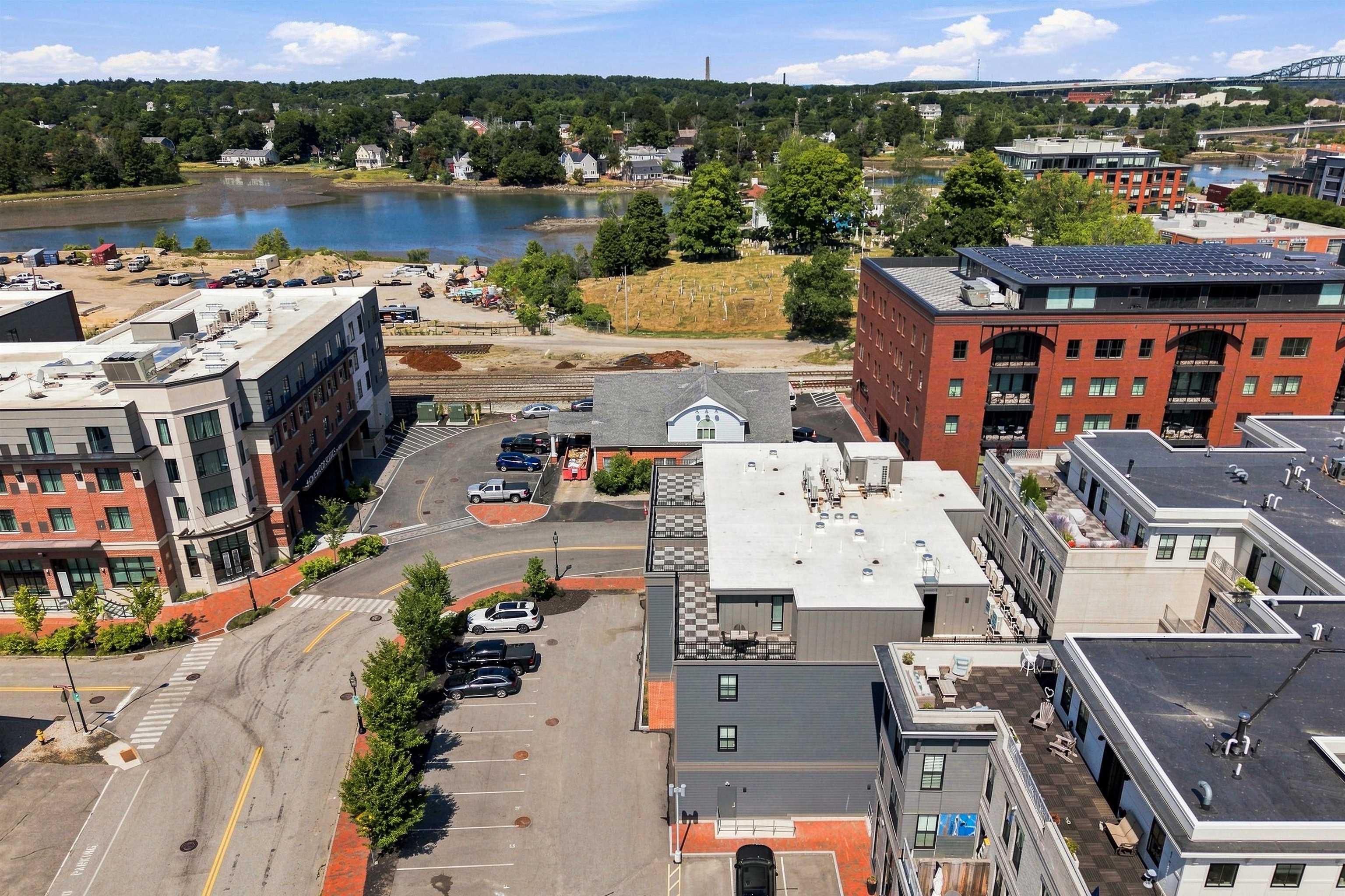 238 Deer Street 401