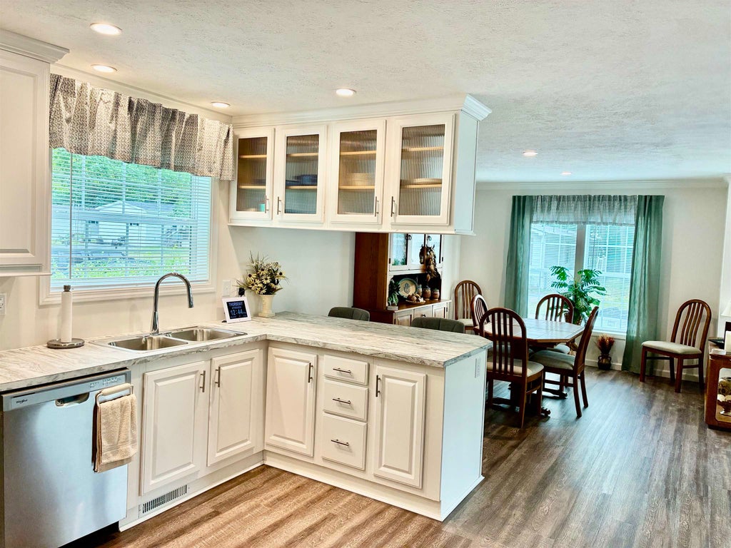 Photo of 14 Flamingo Drive, Concord, NH 03033 (MLS # 5109451)
