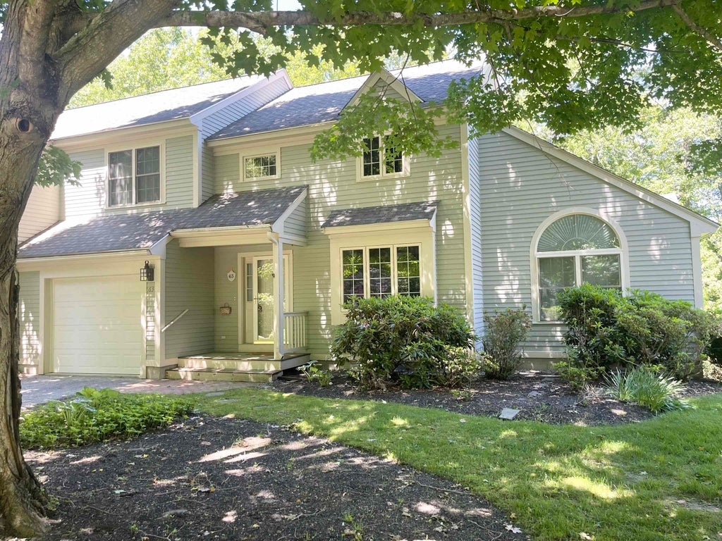 Photo of 63 Peninsula Drive, Stratham, NH 03885 (MLS # 5089654)