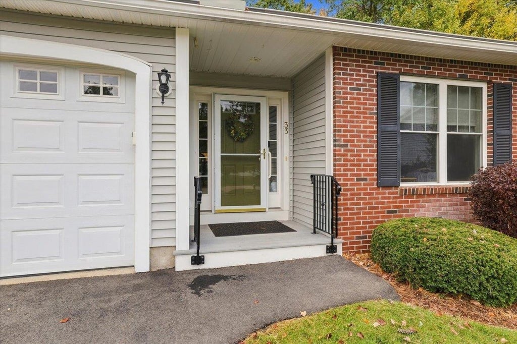 Photo of 33 Reflection Drive, Hudson, NH 03051 (MLS # 5115534)