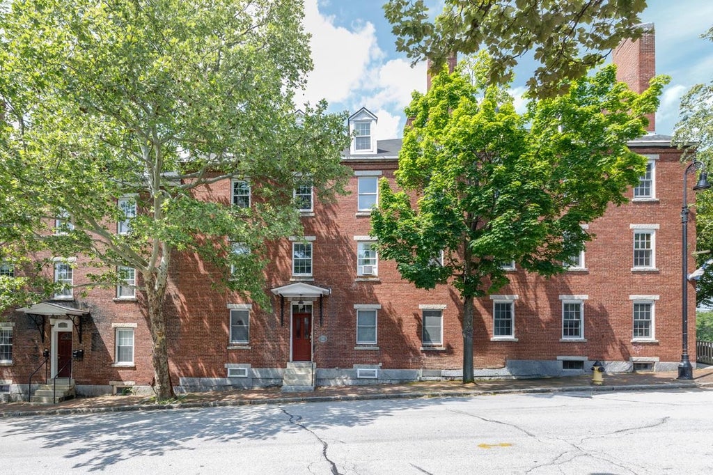 Photo of 105 West Merrimack Street #4, Manchester, NH 03101 (MLS # 5094084)