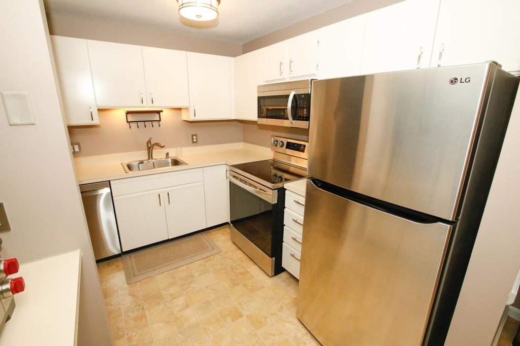 Photo of 2 Timberwood Drive #302, Goffstown, NH 03045 (MLS # 5113574)