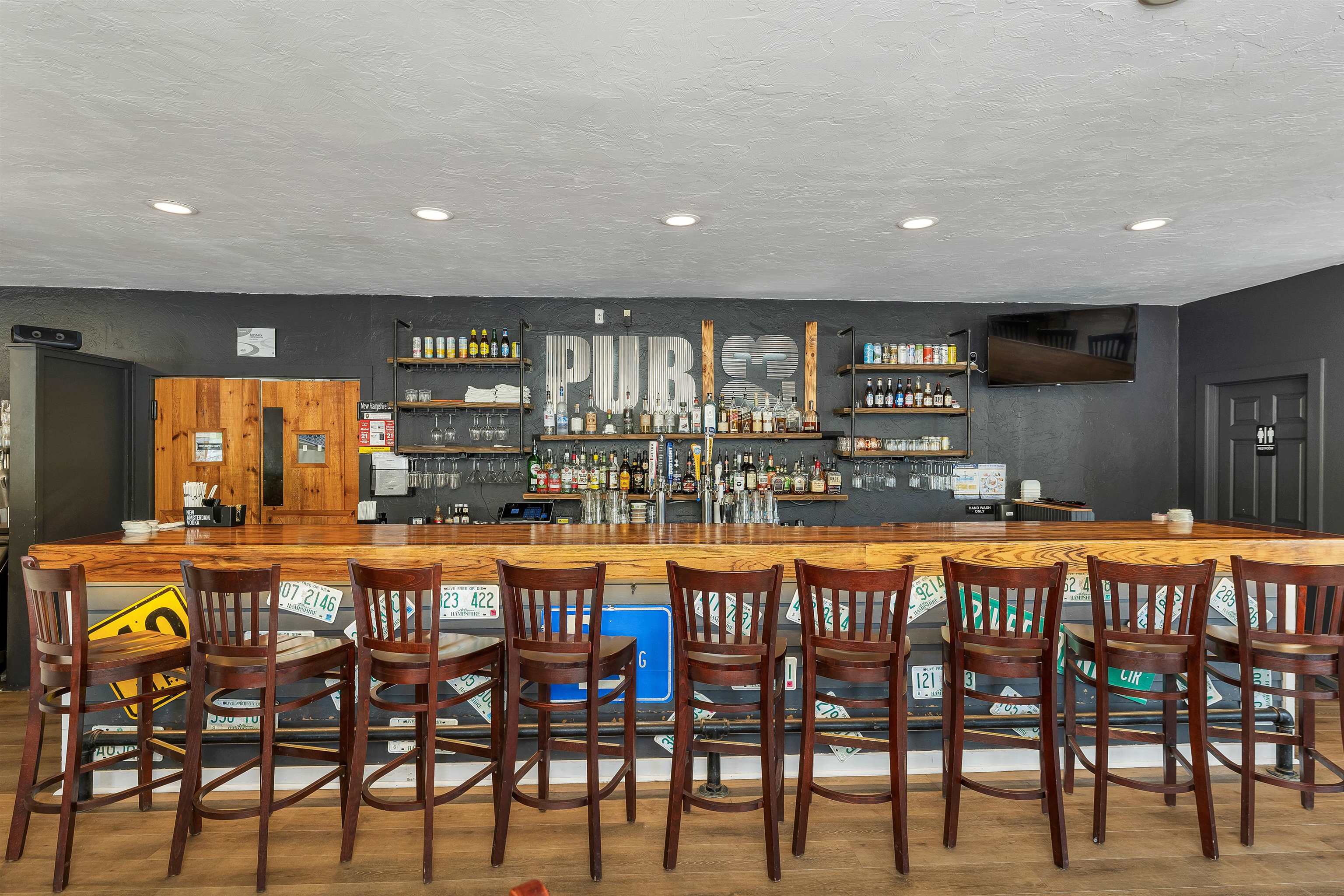 6 East Side Drive