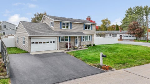 Photo of 8 Aztec Road, Nashua, NH 03063 (MLS # 5114780)