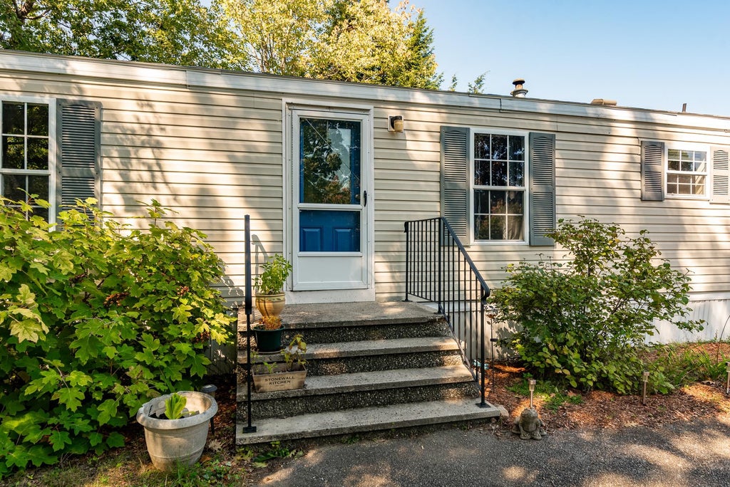Photo of 6 Easter Lane, Rochester, NH 03867 (MLS # 5111177)