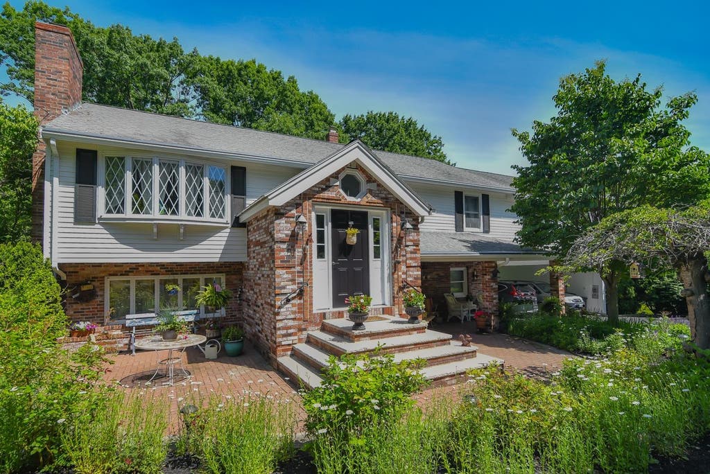 Photo of 150 Lowell Road, Salem, NH 03079 (MLS # 5092943)