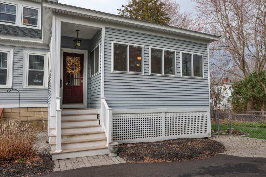 Photo of 749 Maple Street, Manchester, NH 03104 (MLS # 5101954)
