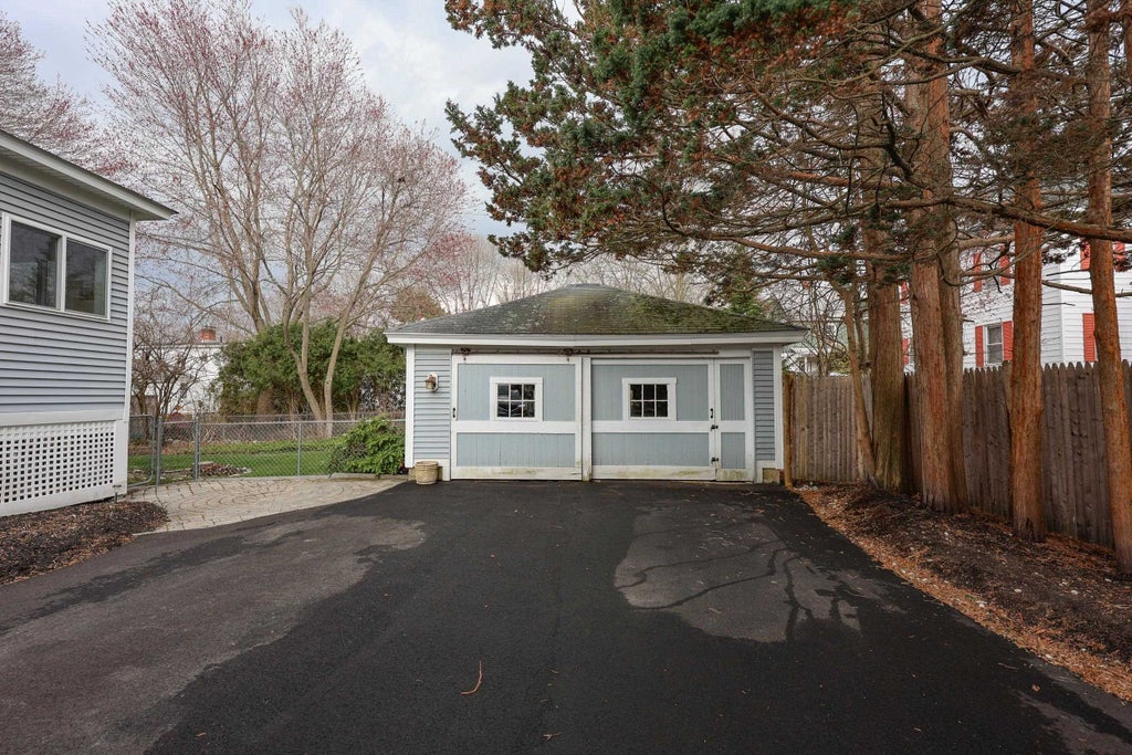 Photo of 749 Maple Street, Manchester, NH 03104 (MLS # 5101954)