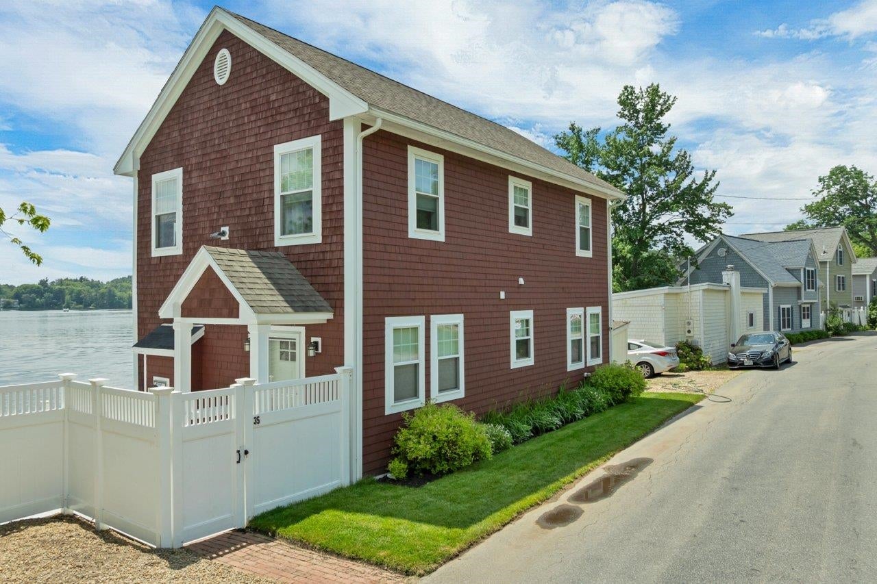 35 North Shore Road